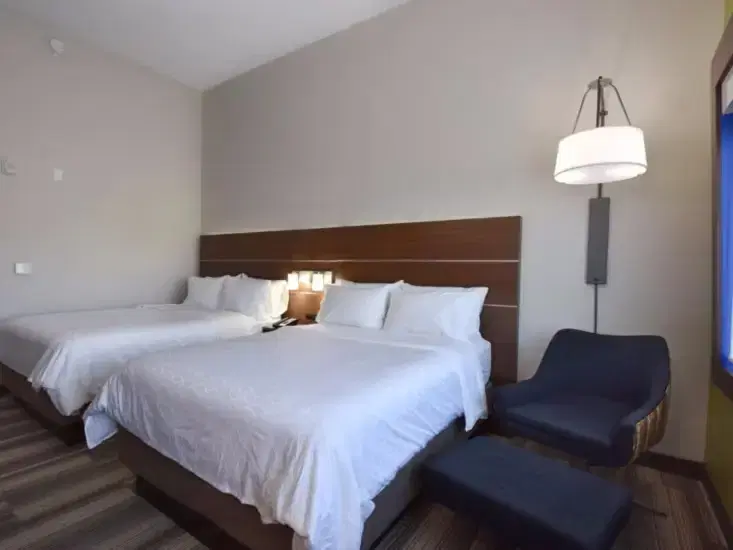 2 Queen Beds