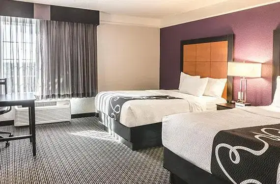2 Double Beds