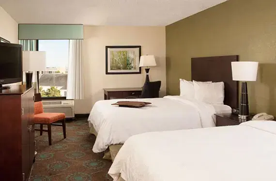 2 Queen Beds