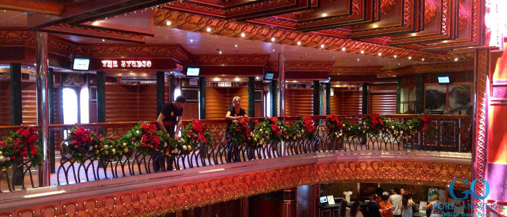 Carnival christmas cruises decorations