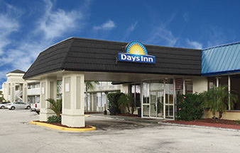 Front View of the Days Inn Titusville