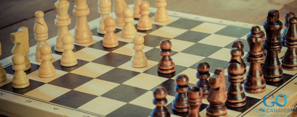 Chess game set with wooden chess pieces