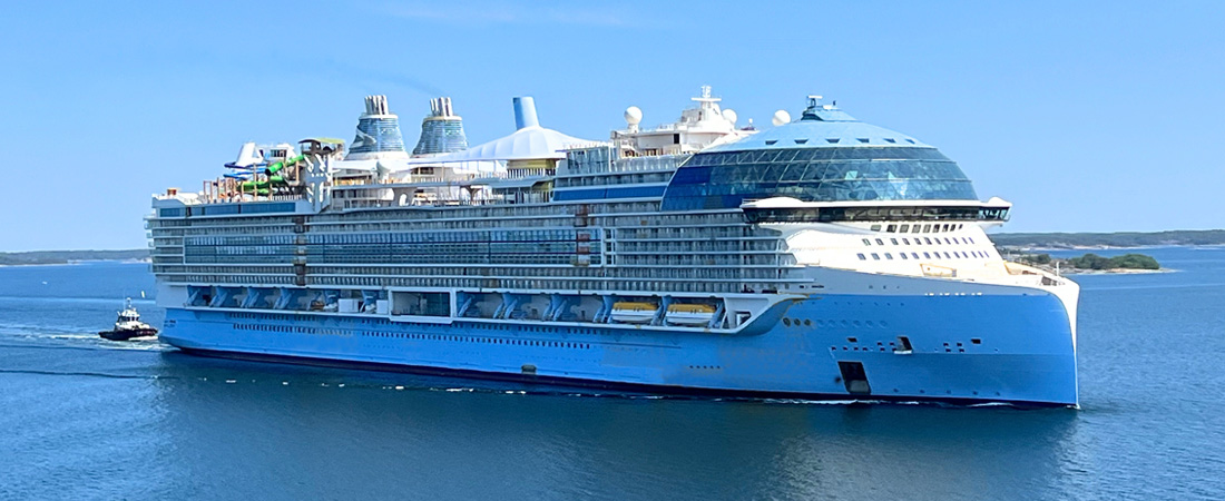 Royal Caribbean's Icon of the Seas cruise ship sailing at sea