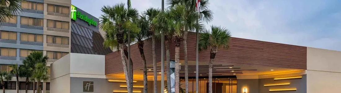 Exterior_HolidayInn_01