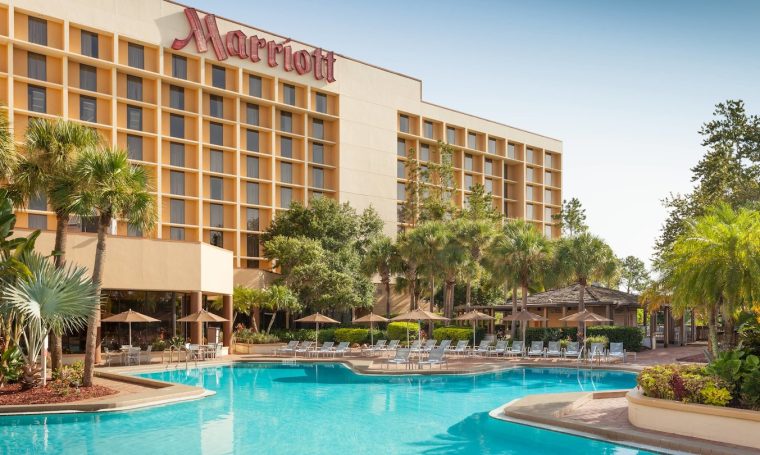 Exterior view of Marriott Orlando Airport with swimming pool out front